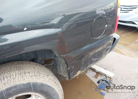 2004 Chevrolet Suburban 1500 Ls z USA, uszkodzony, nr VIN 3GNEC16Z34G110624